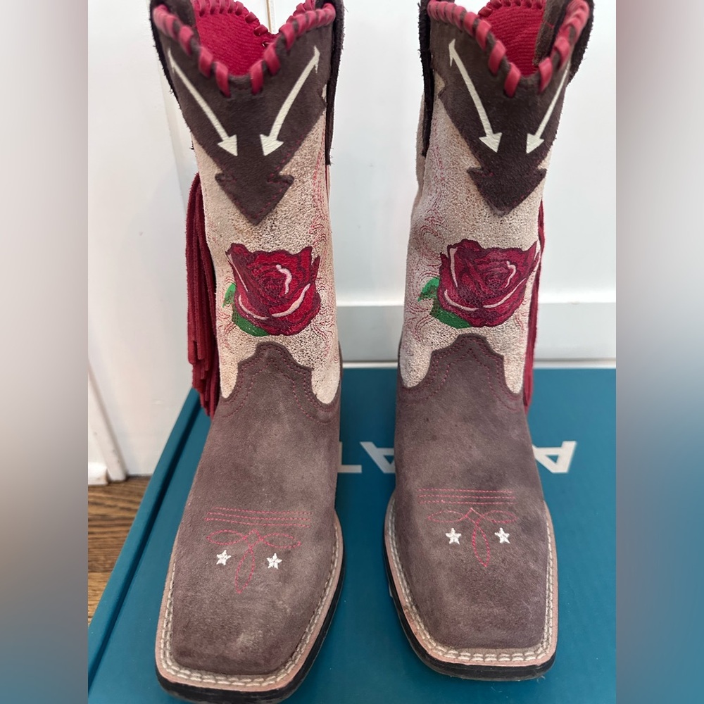 EUC ARIAT X RODEO QUINCY FUTURITY FRINGE COWBOY BOOTS CHOCOLATE SUEDE AND RUBY - Picture 6 of 8